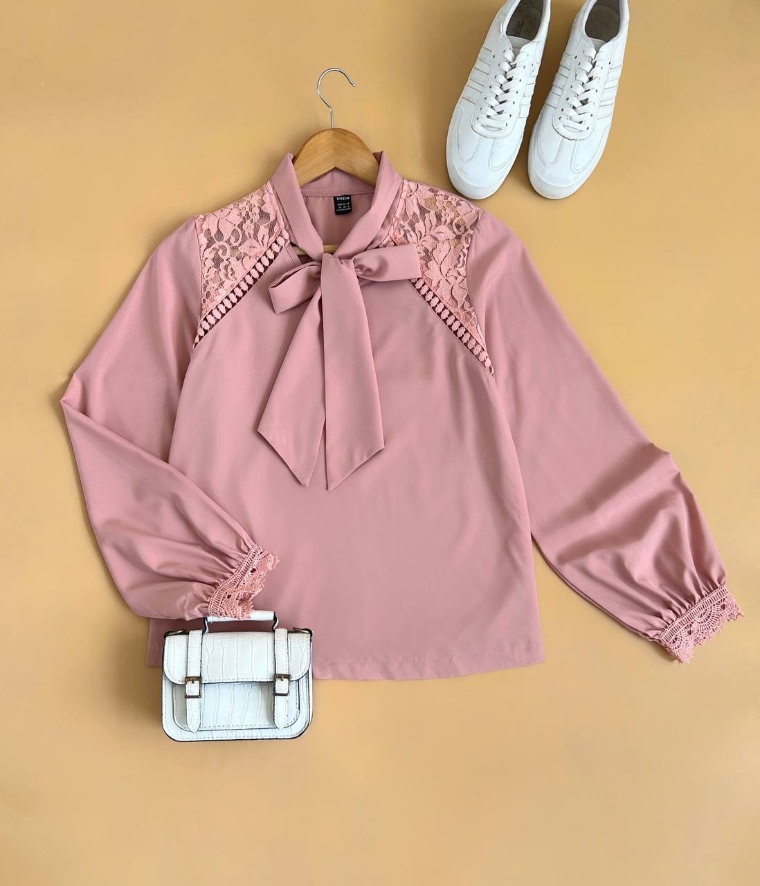 شوميز يقه کرواتي سرشانه گيپور 1737