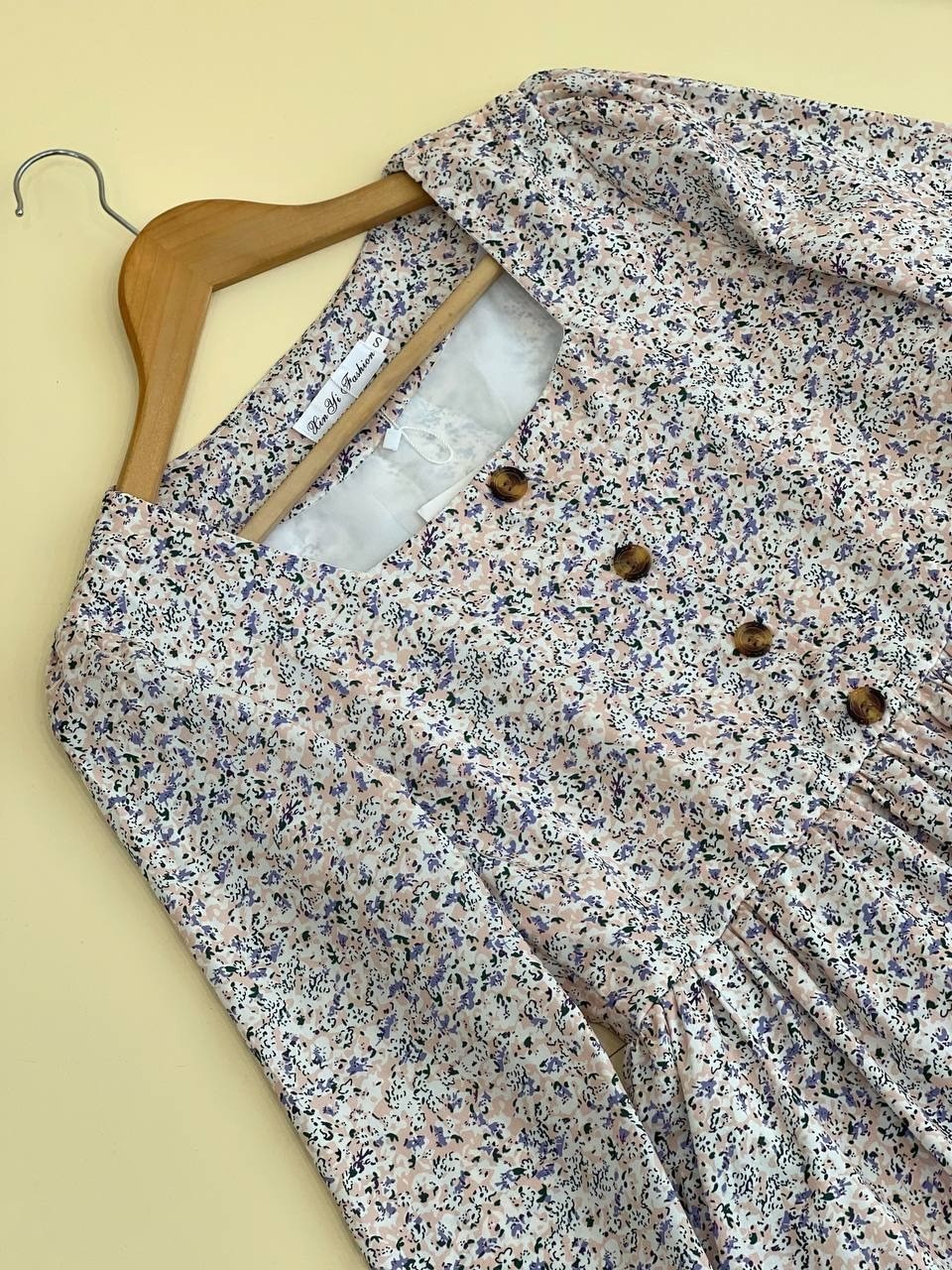 پیراهن گل ریز جلور دکمه کد 1810