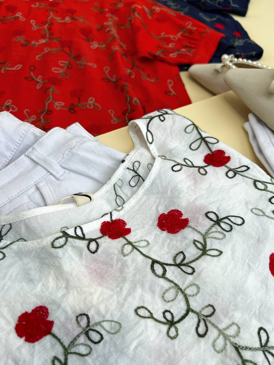 شومیز استین گلدوزی شده طرح 2 کد 1832