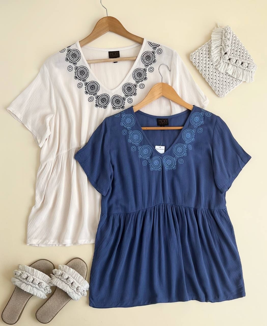 شومیز گلدوزی شده کمر چین کد 2056