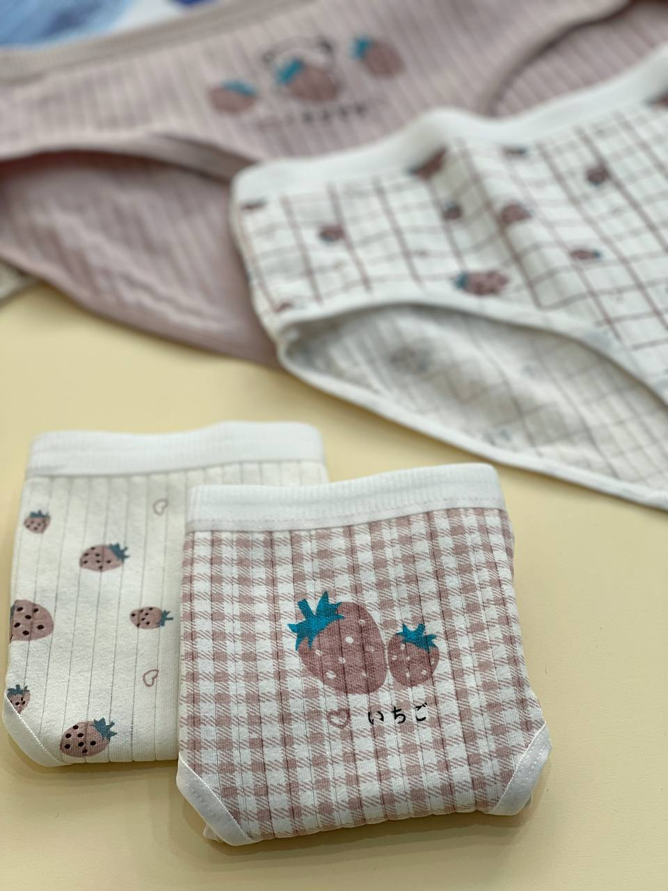 شورت نخ کبریتی توت فرنگی کد 2142