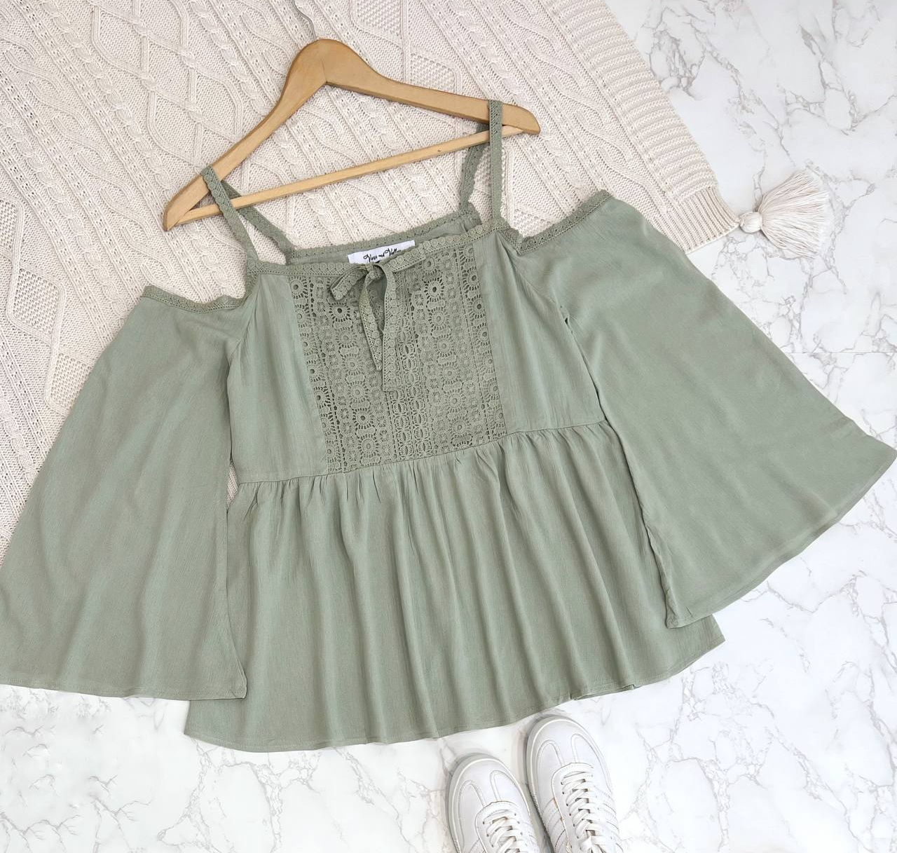 شومیز سرشونه باز کریشه کد 2177