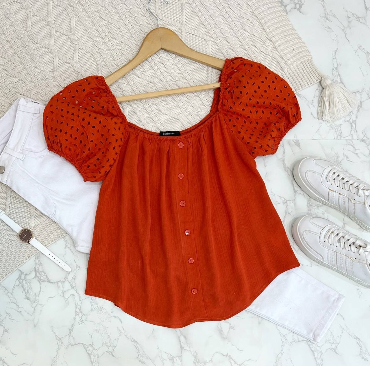 بلوز کریشه وخامه دوزی آستین پف کد 2243