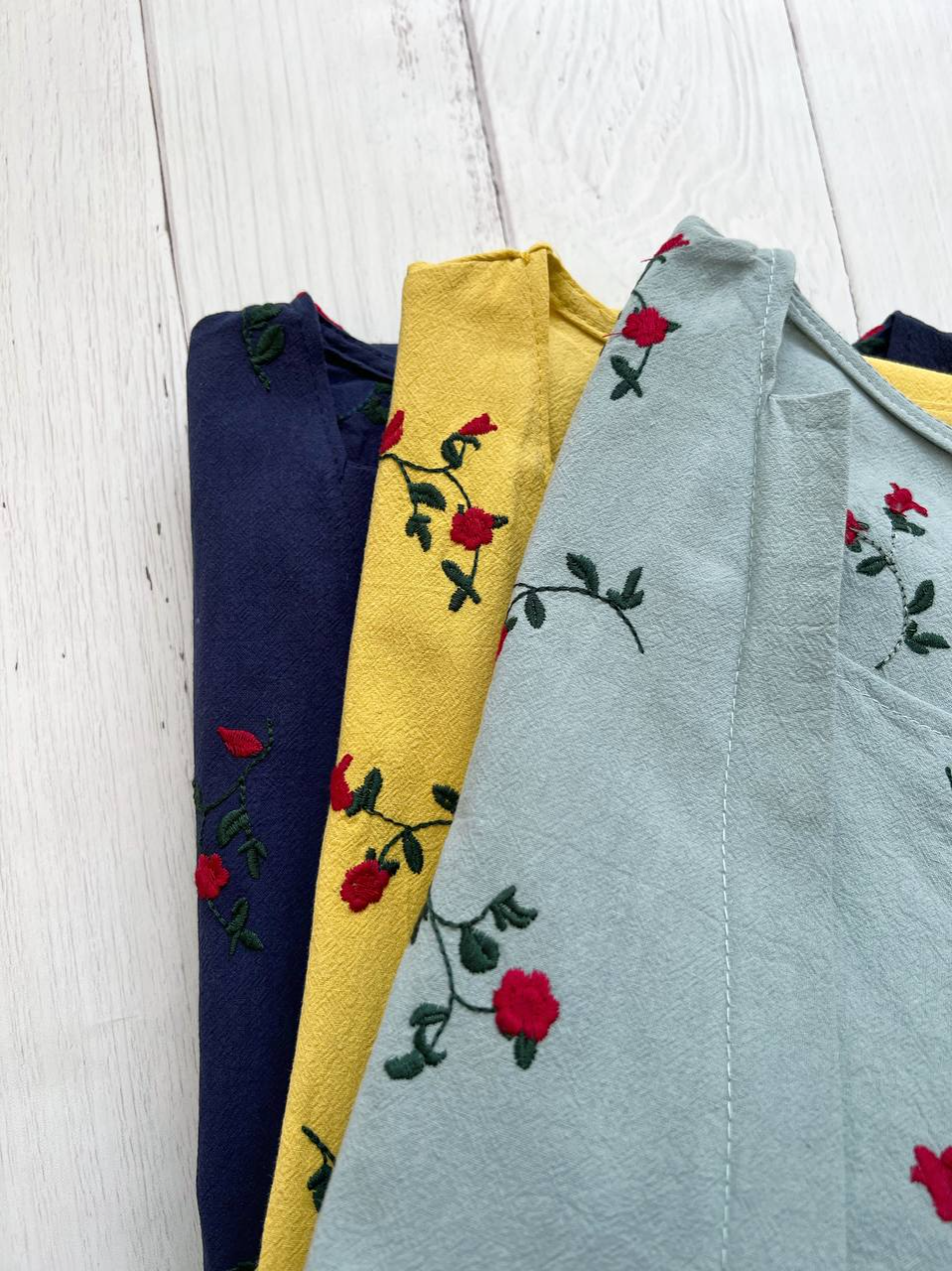 پیراهن کنف گلدوزی شده کد 2254