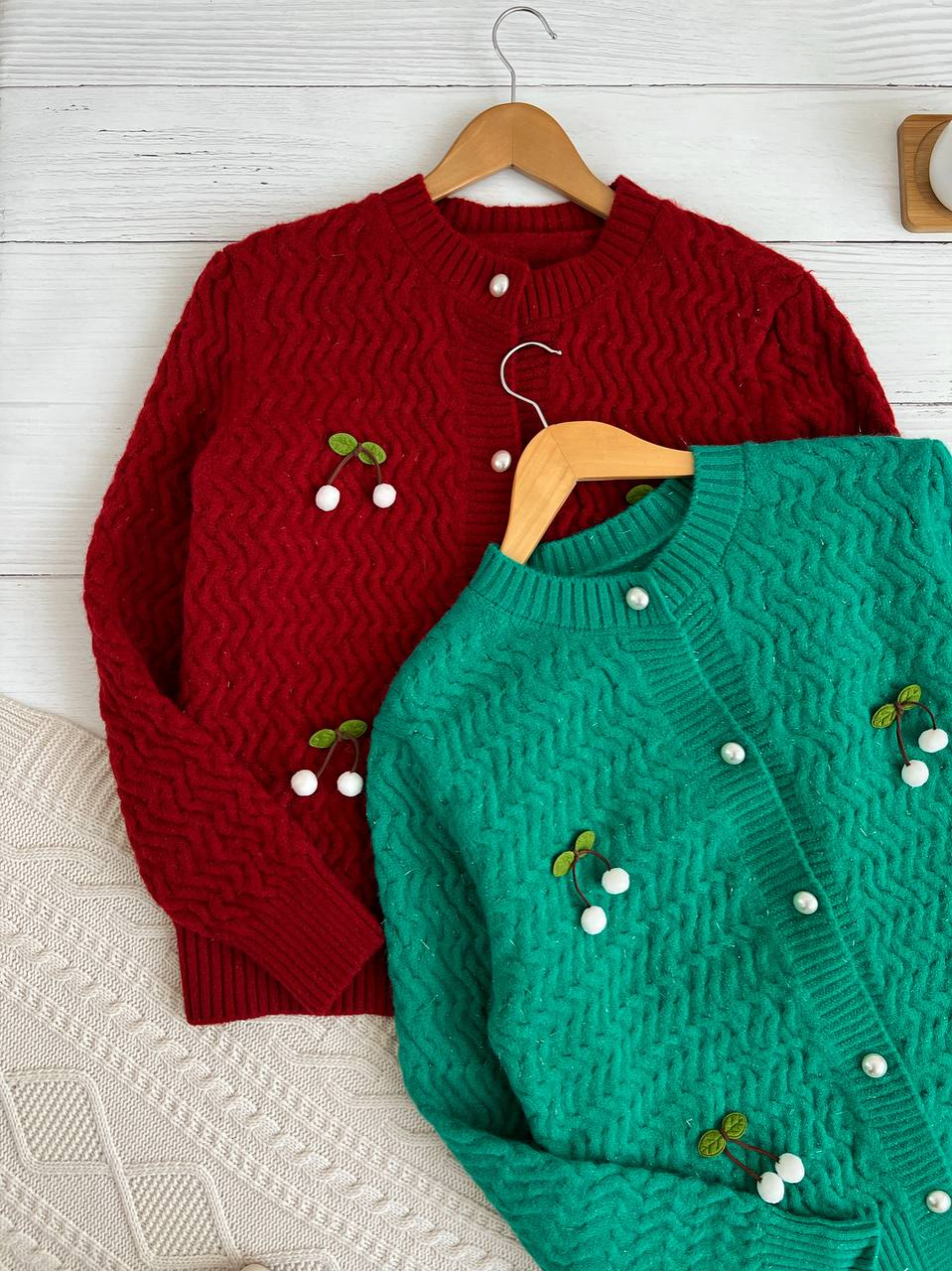 ژاکت بافت آلبالویی اکلیل دار کد 2296