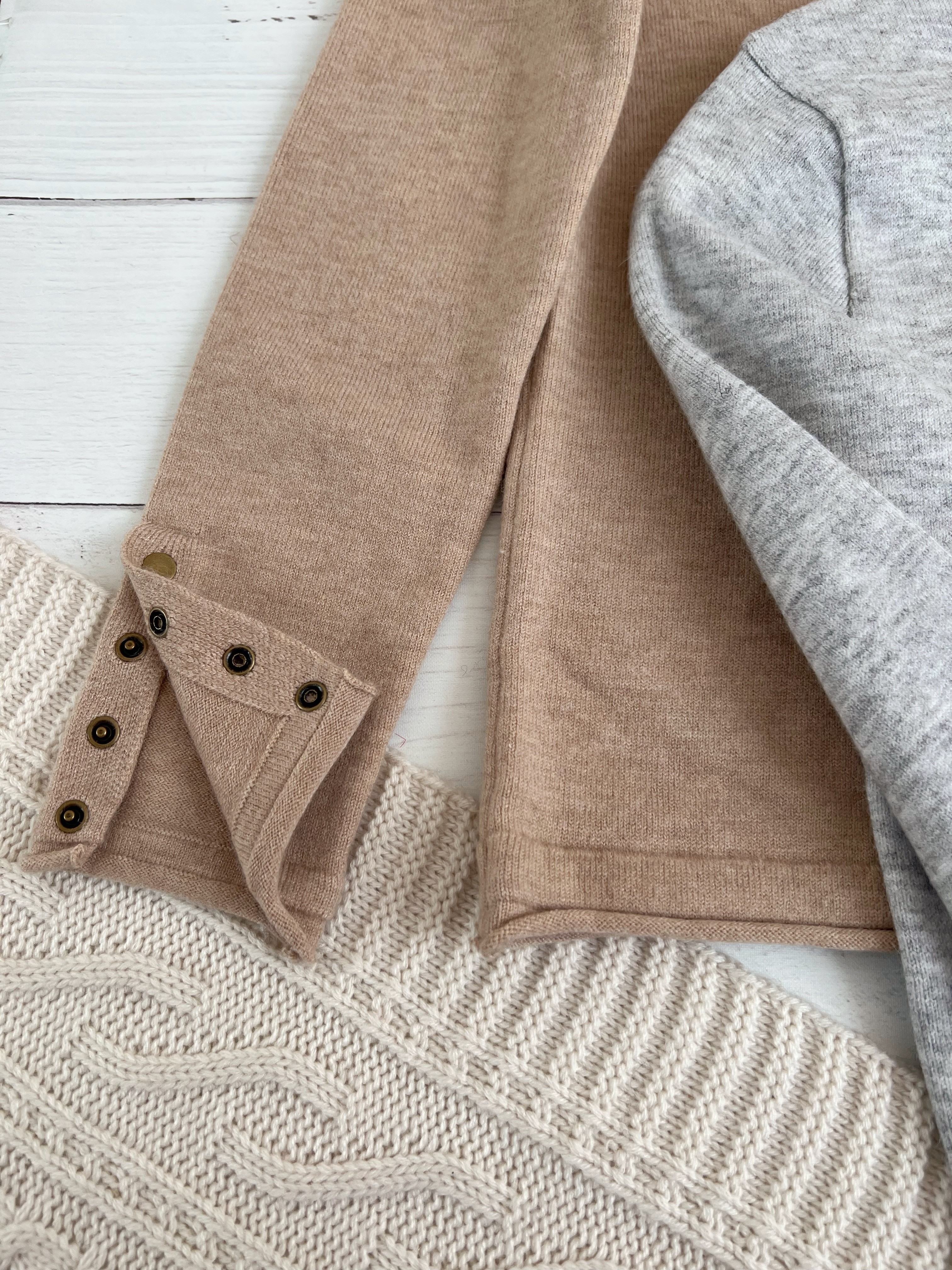 پلیور بافت بغل دکمه یقه ایستاده کد 2319