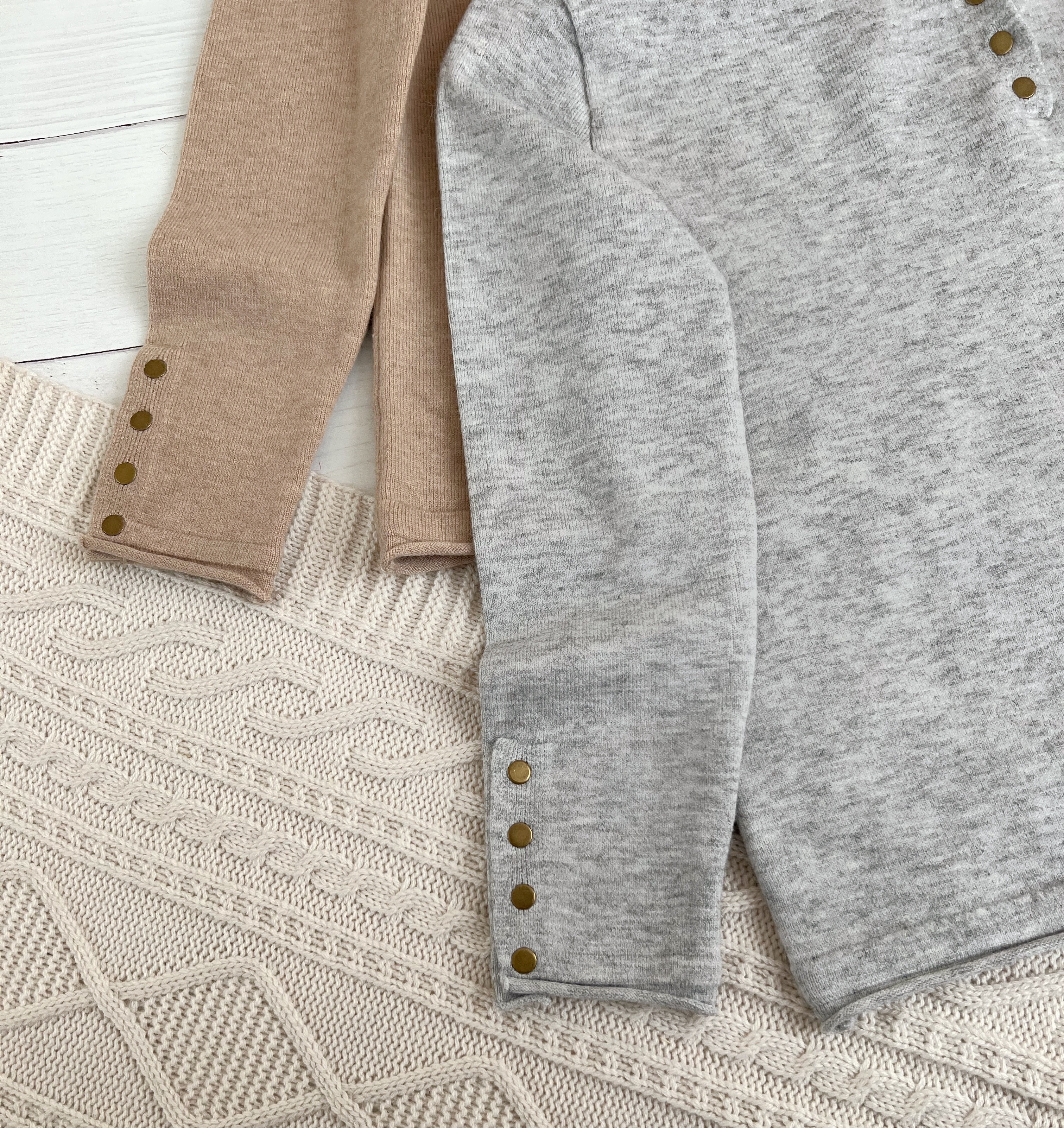 پلیور بافت بغل دکمه یقه ایستاده کد 2319