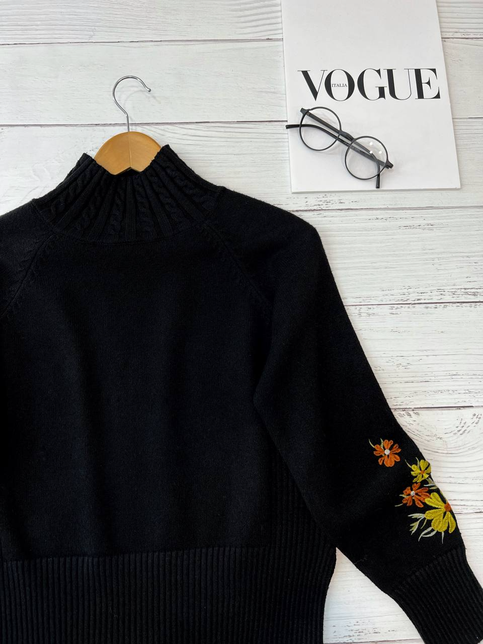 پلیور بافت آستین گلدوزی تکرنگ مشکی کد 2363