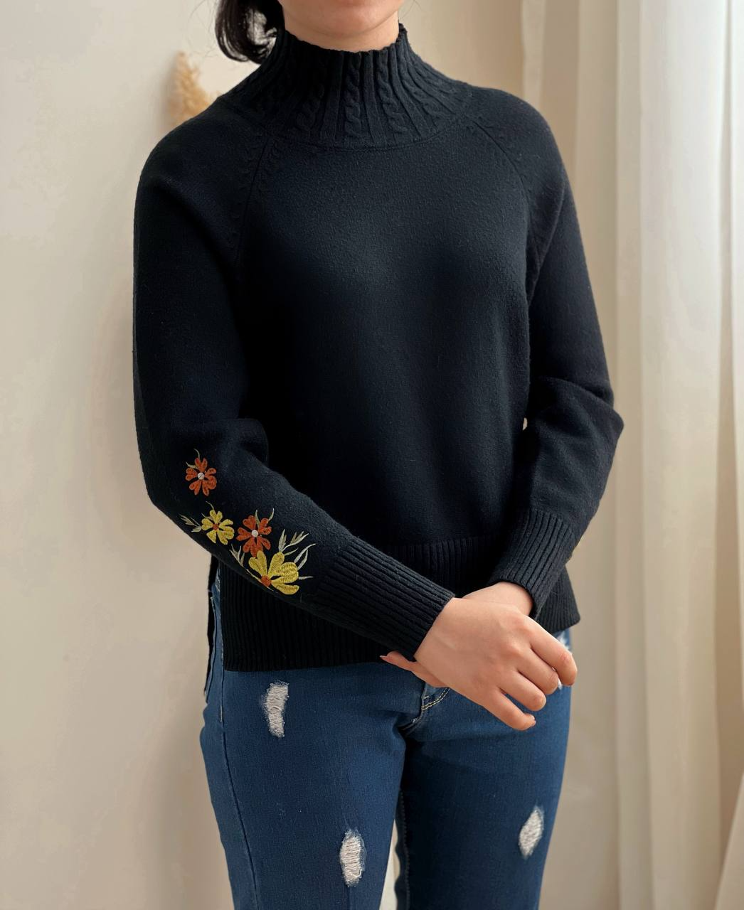 پلیور بافت آستین گلدوزی تکرنگ مشکی کد 2363