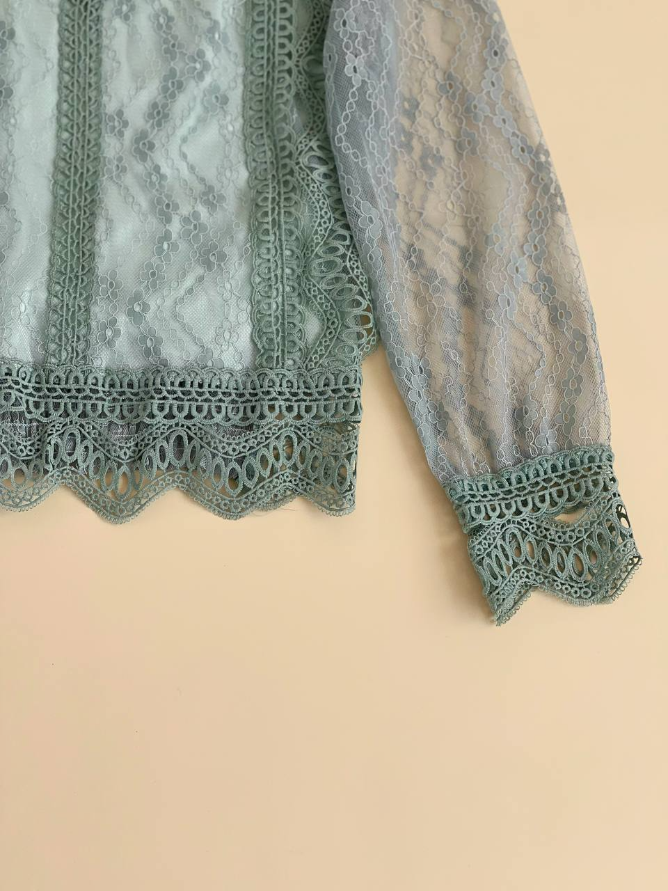 شومیز گیپور+دانتل آستر دار کد 2401