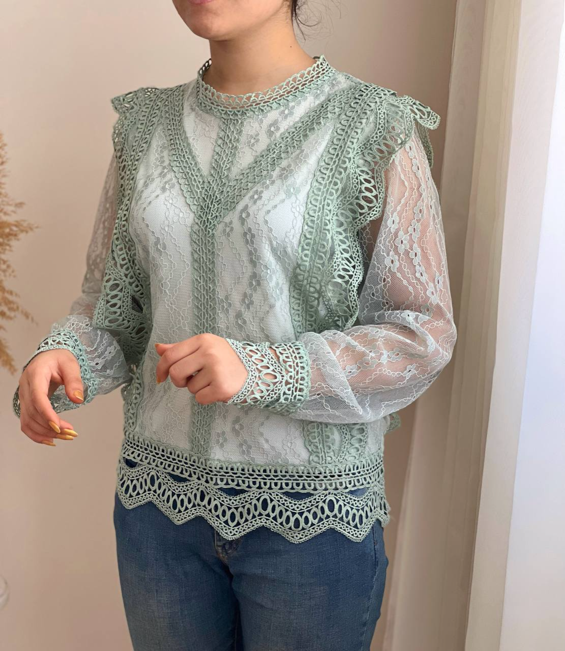 شومیز گیپور+دانتل آستر دار کد 2401