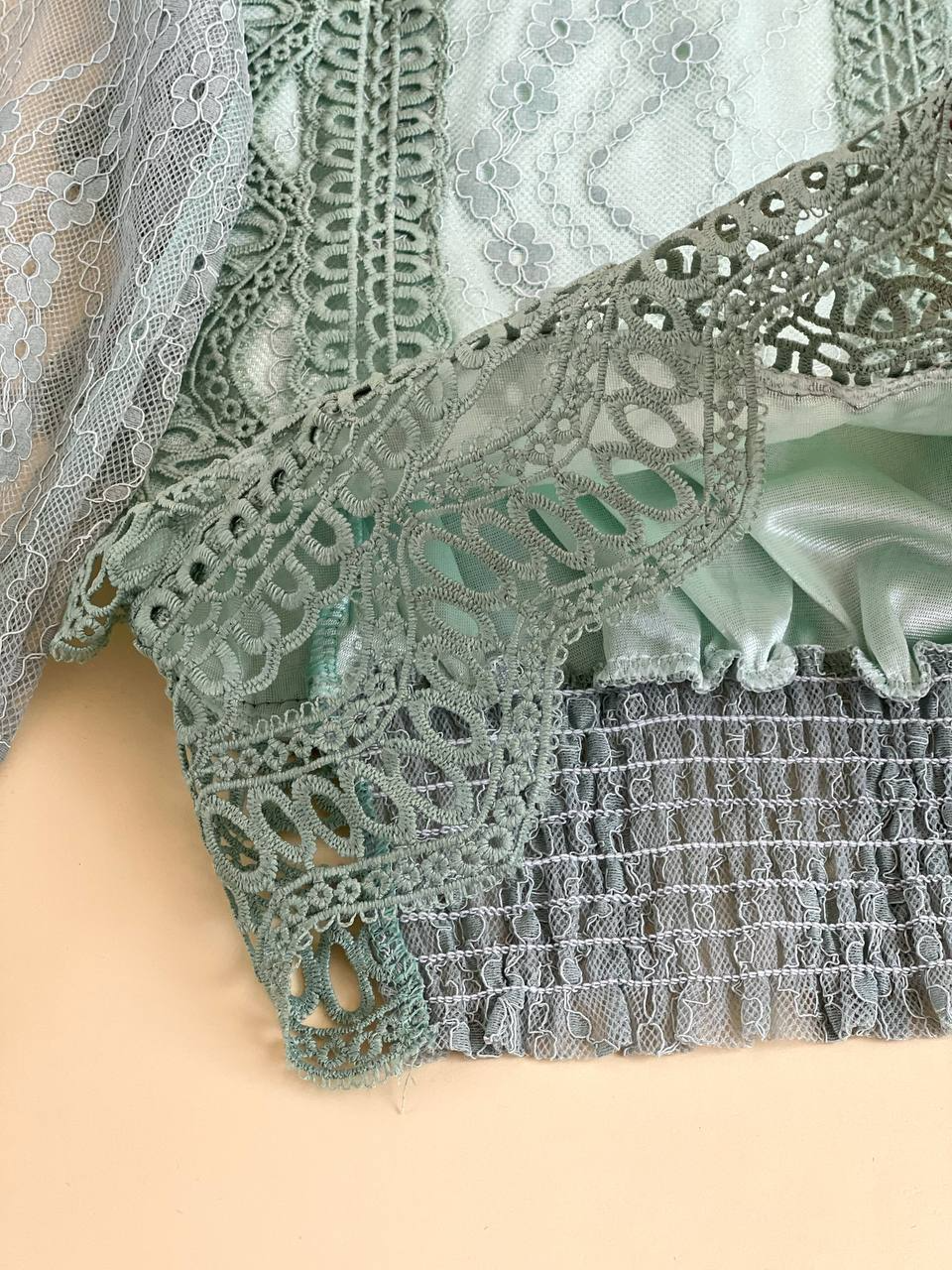 شومیز گیپور+دانتل آستر دار کد 2401