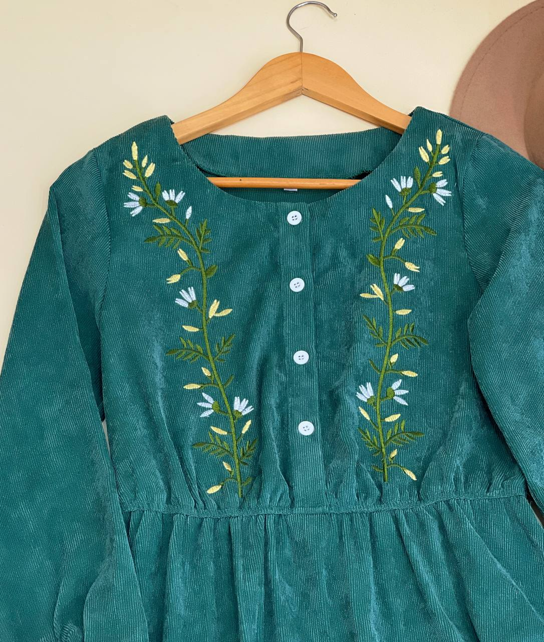 پیراهن مخمل کبریتی گلدوزی شده کد 2438