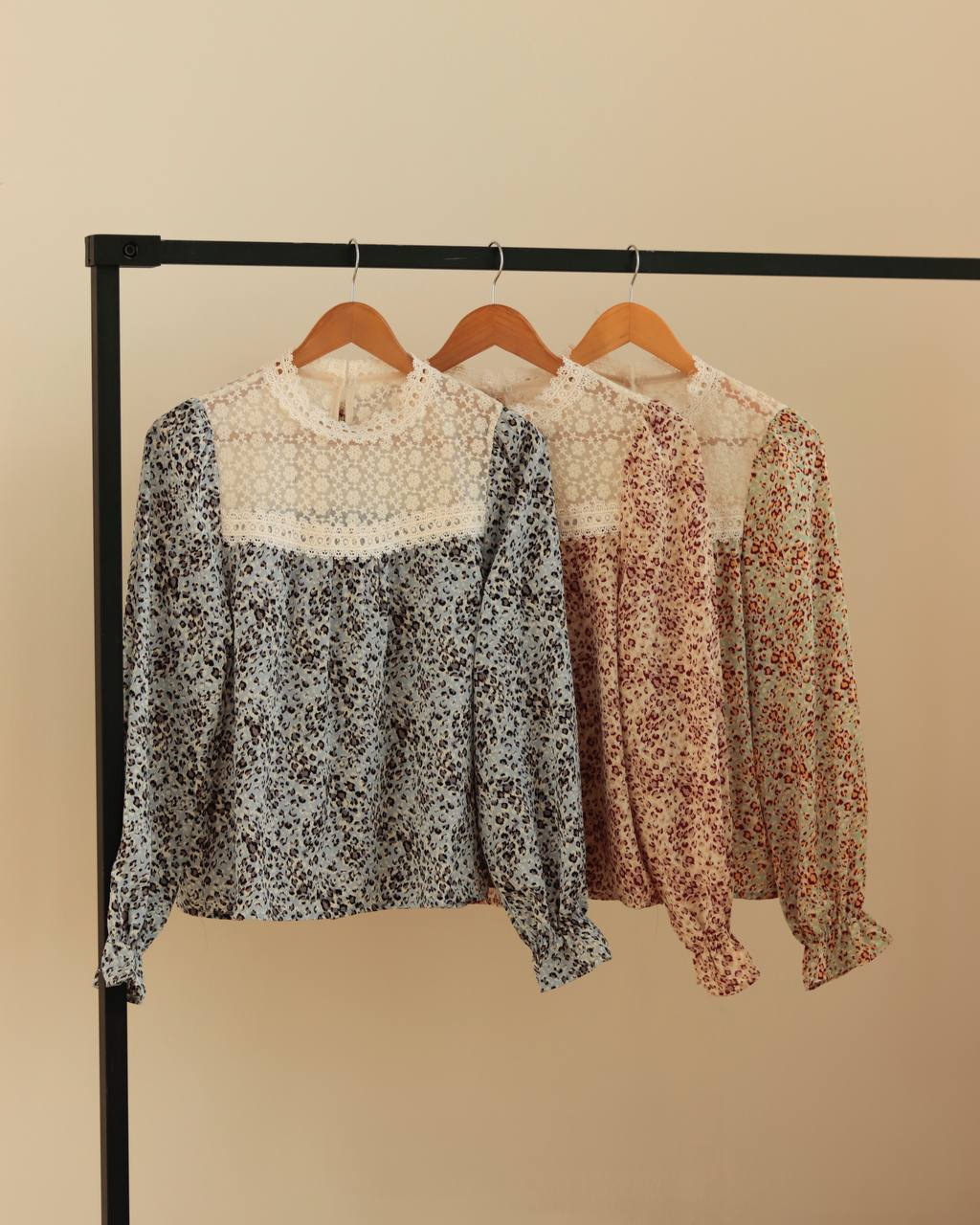 شومیز کرپ یقه گیپور کد 2520