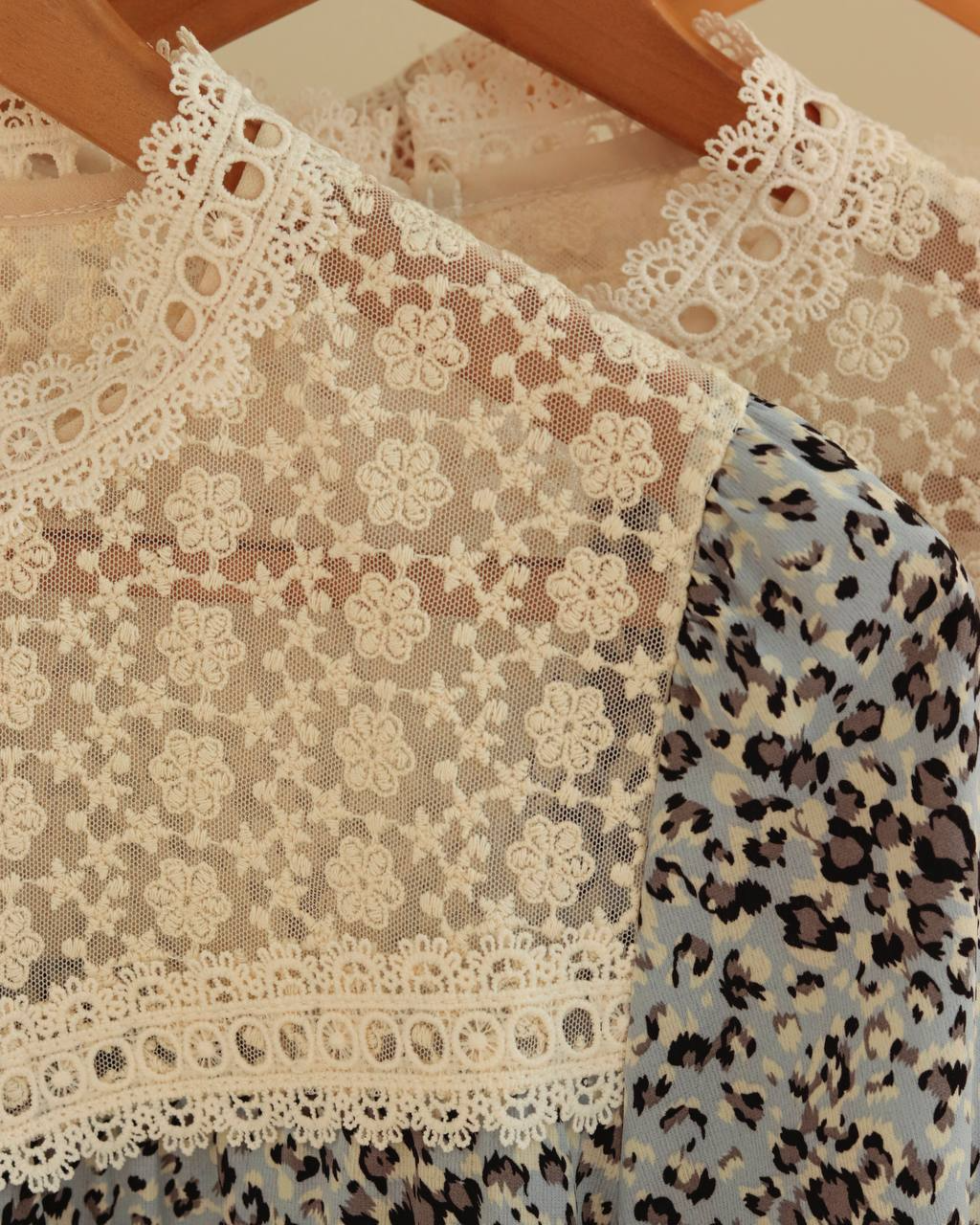 شومیز کرپ یقه گیپور کد 2520