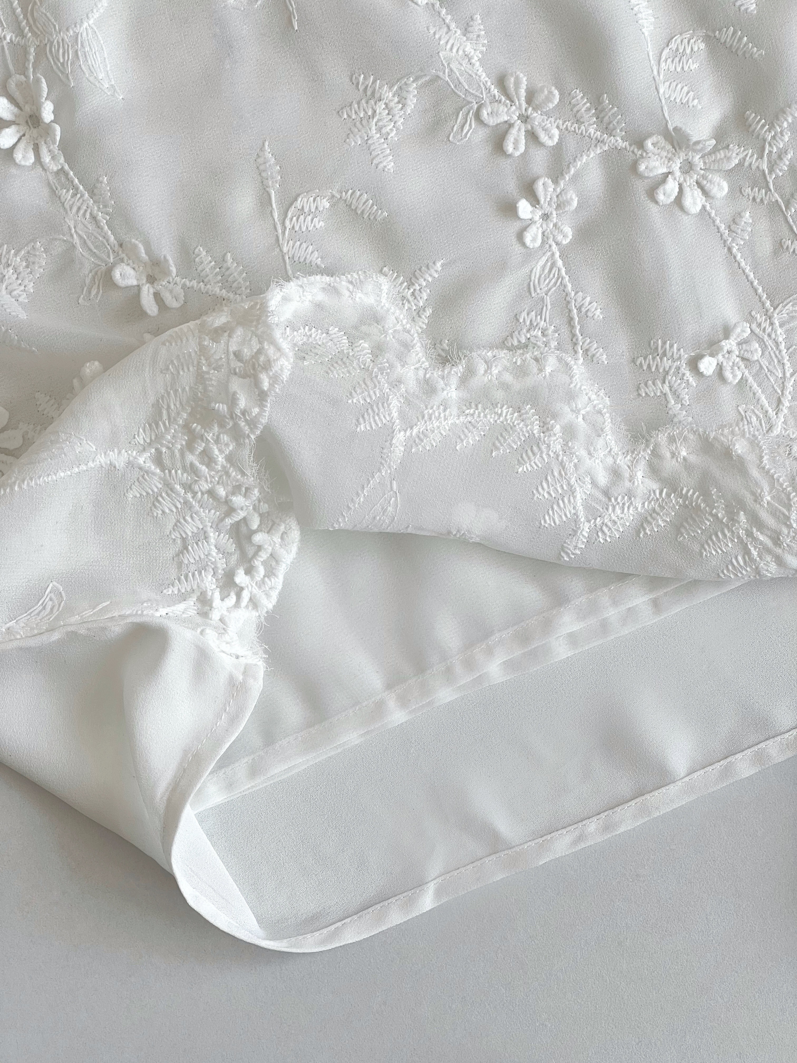 شومیز حریر گلدوزی شده گل برجسته کد 2529