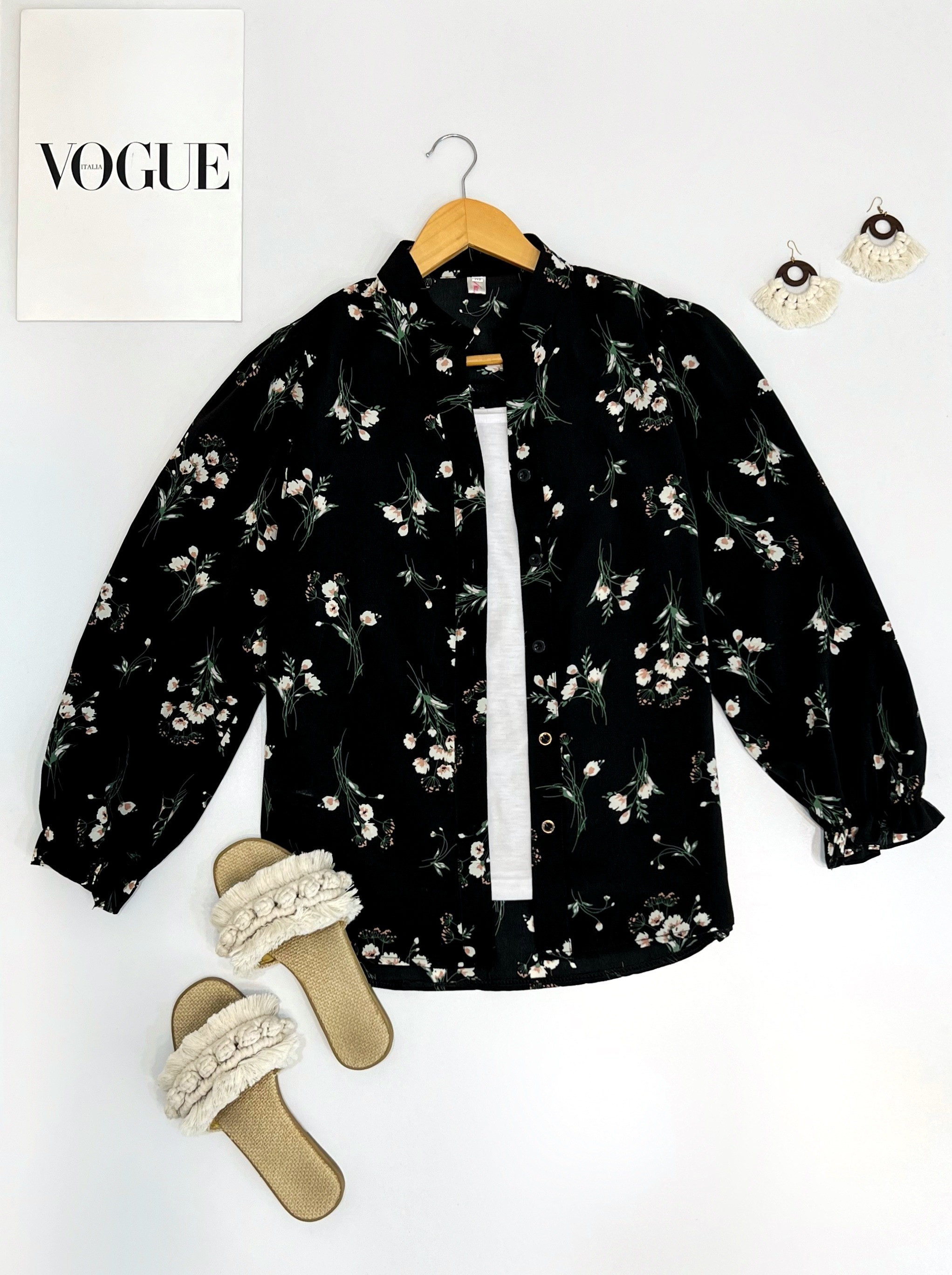 شومیز تکرنگ آستین چین کد 2533