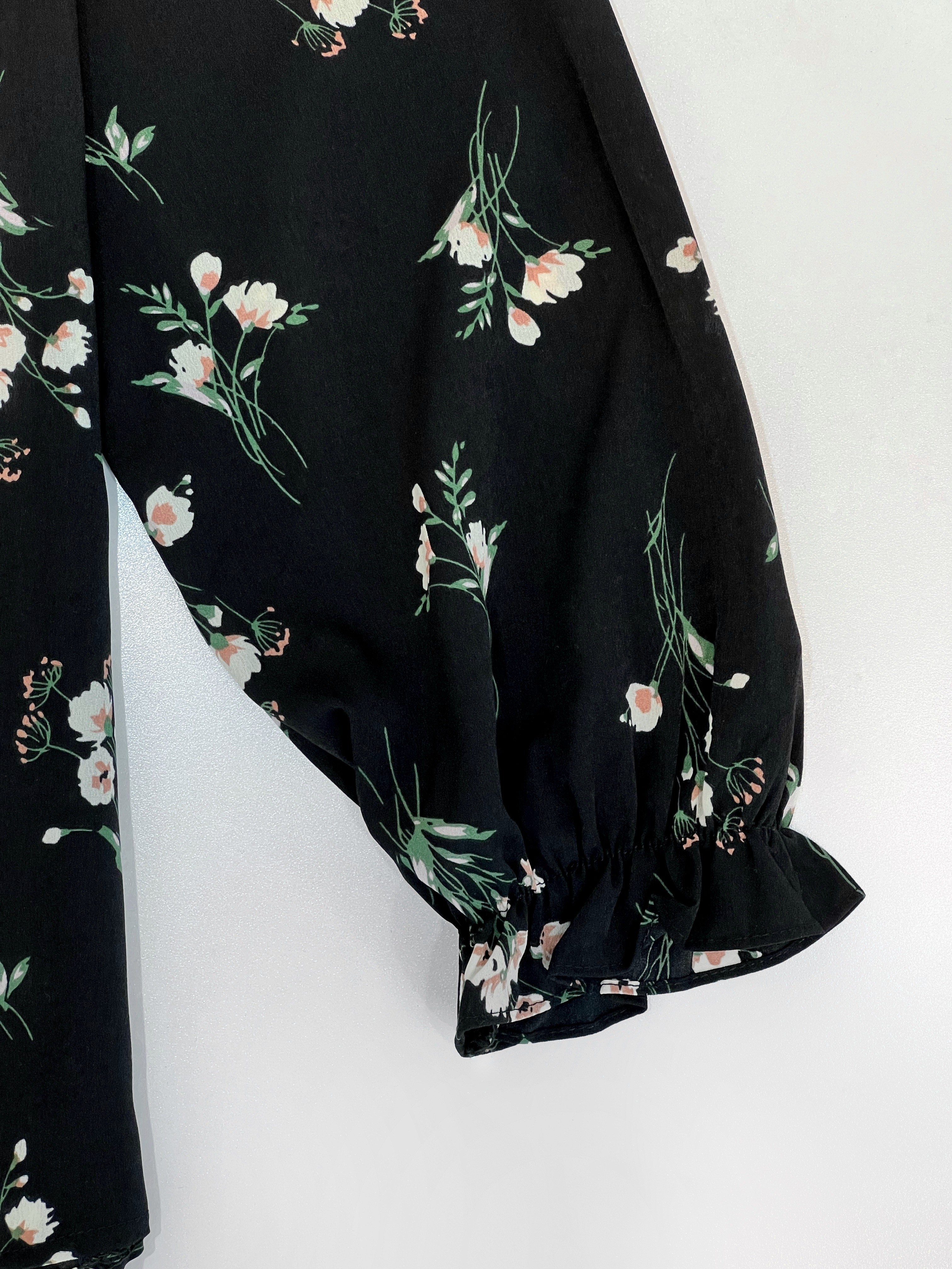 شومیز تکرنگ آستین چین کد 2533