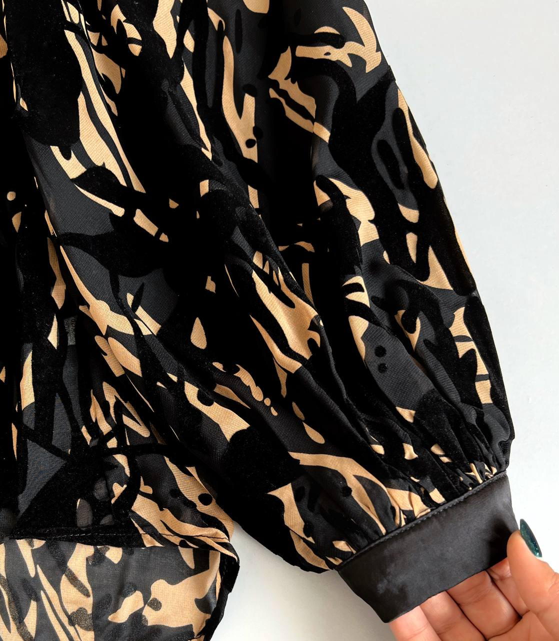 شومیز حریر مخمل کوب آستین پف کد 2545