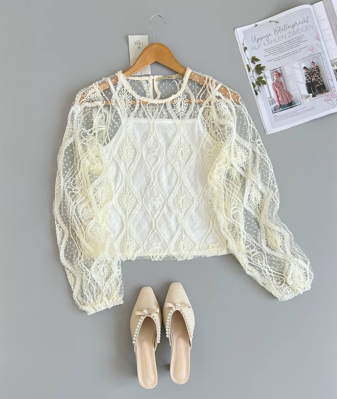 شومیز گیپور کار شده بهمراه تاپ کد 2561