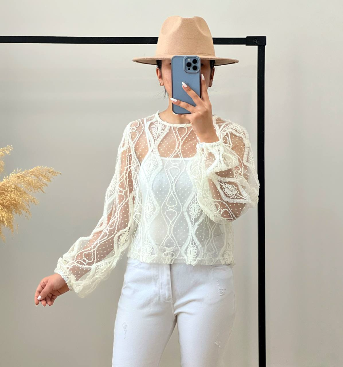 شومیز گیپور کار شده بهمراه تاپ کد 2561