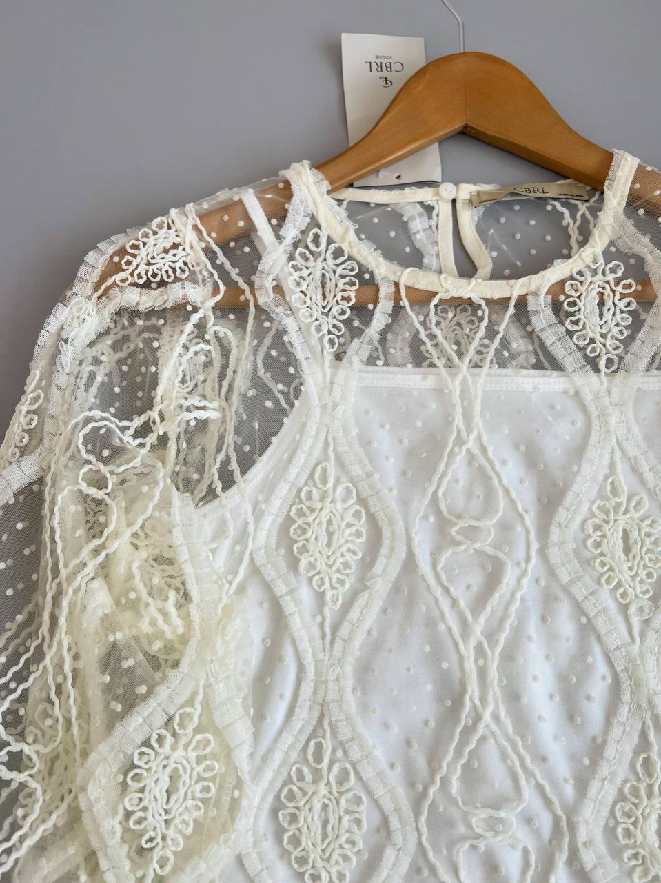 شومیز گیپور کار شده بهمراه تاپ کد 2561