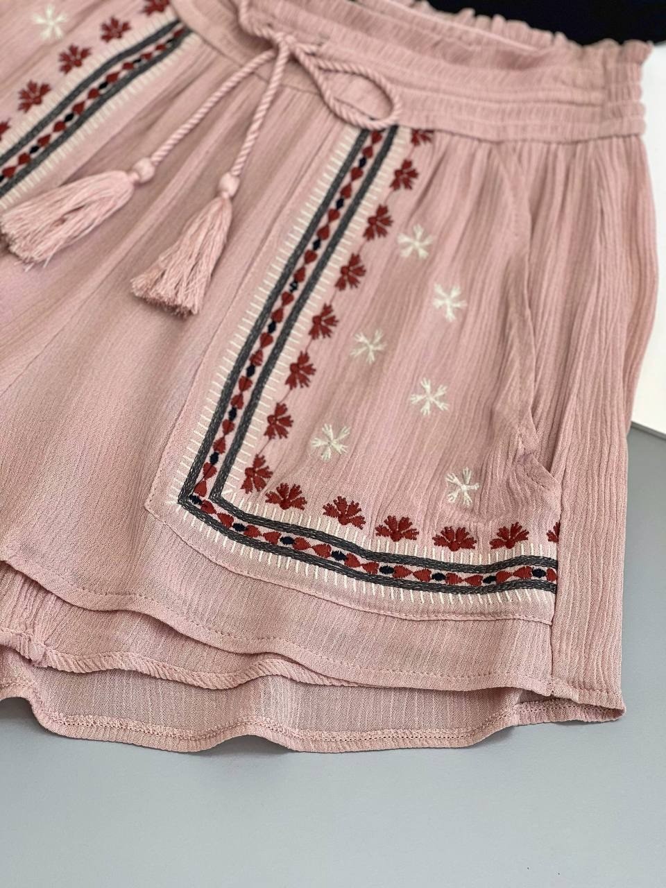 شلوارک نخ کریشه گلدوزی شده کد 2599