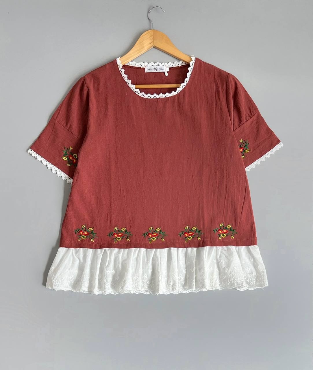 شومیز کنف گلدوزی شده با نوارای خامه دوزی کد 2626