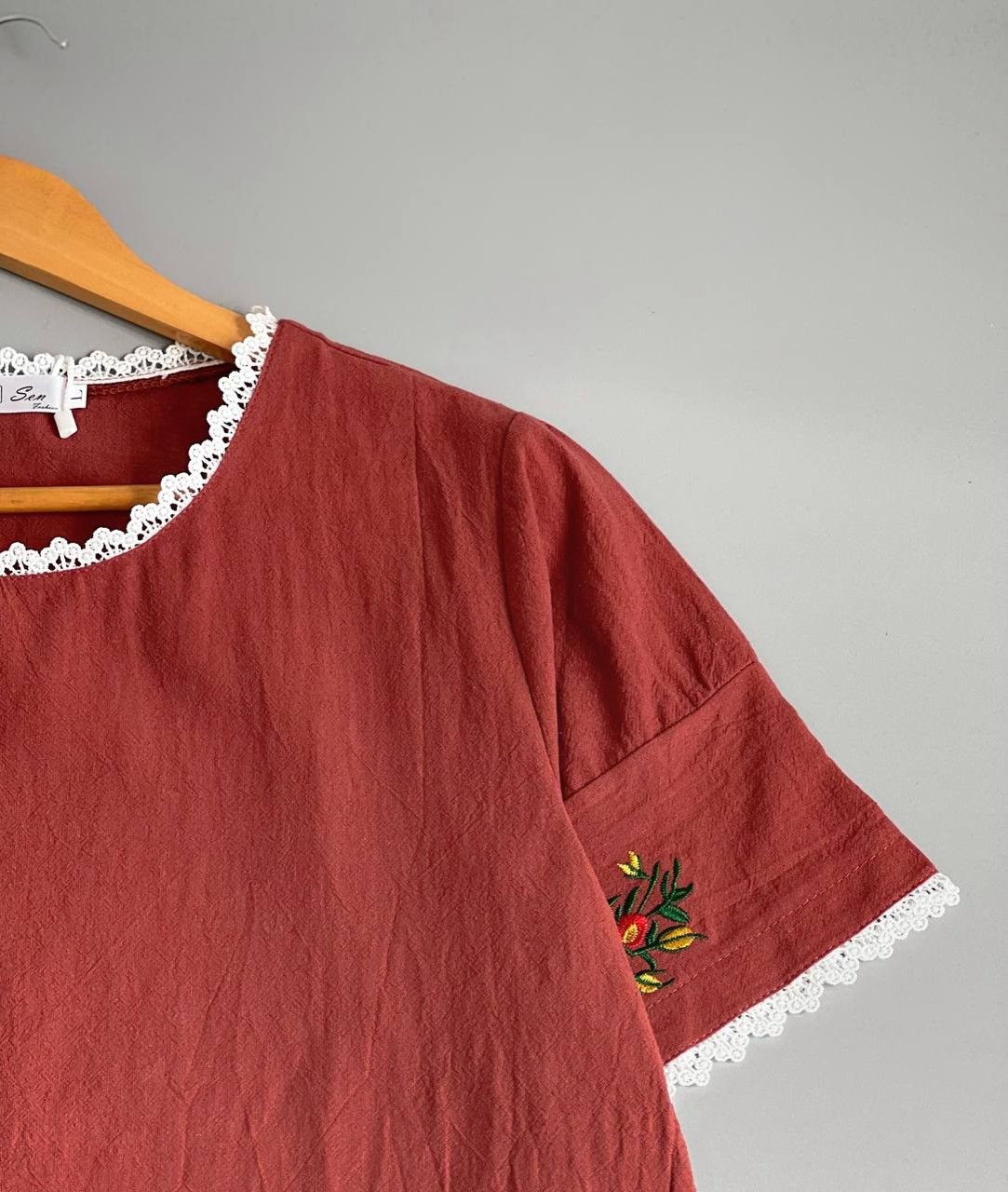 شومیز کنف گلدوزی شده با نوارای خامه دوزی کد 2626