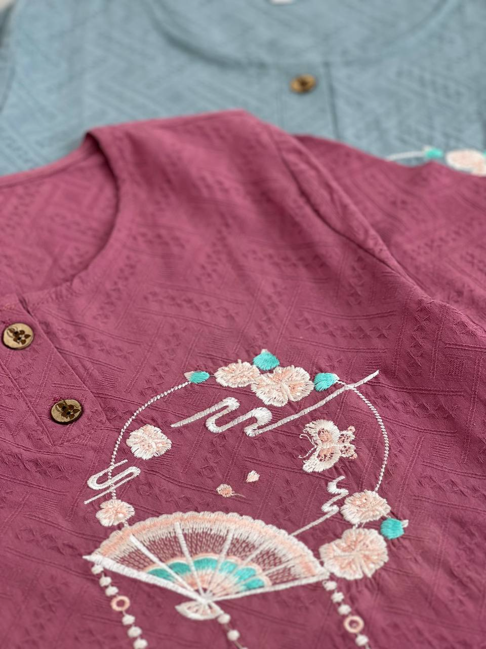 شومیز گلدوزی سه دکمه کد 2647