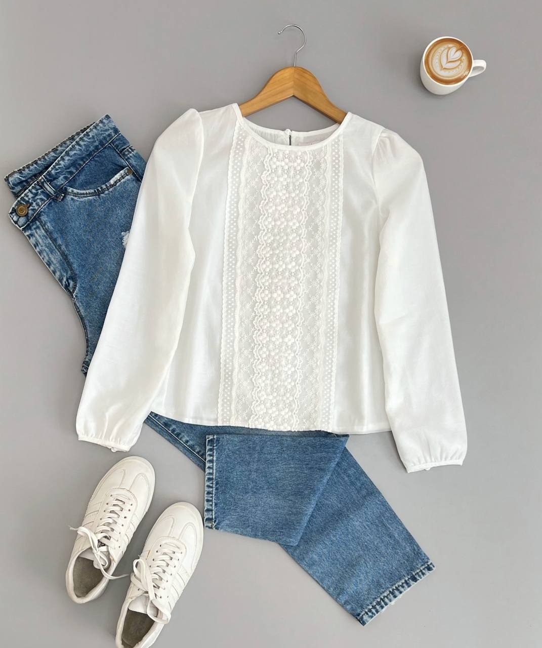 شومیز سفید جلو گیپور کد 2667