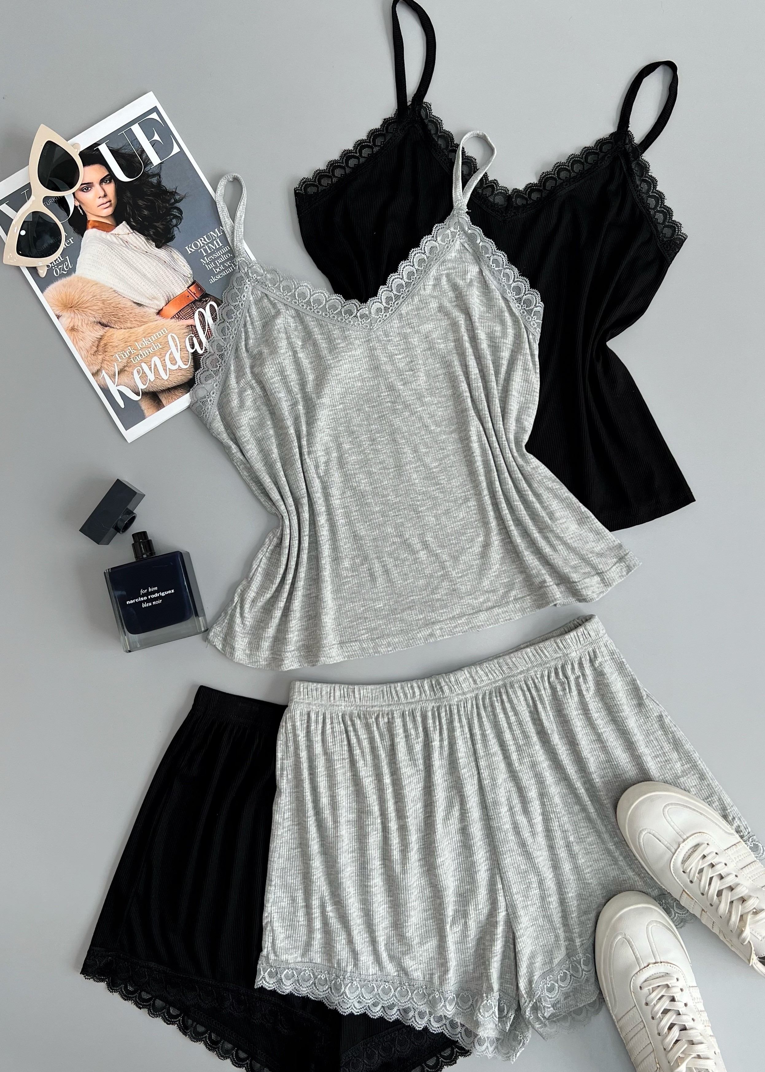 ست تاپ و شلوارک کبریتی لبه تور کد 2754