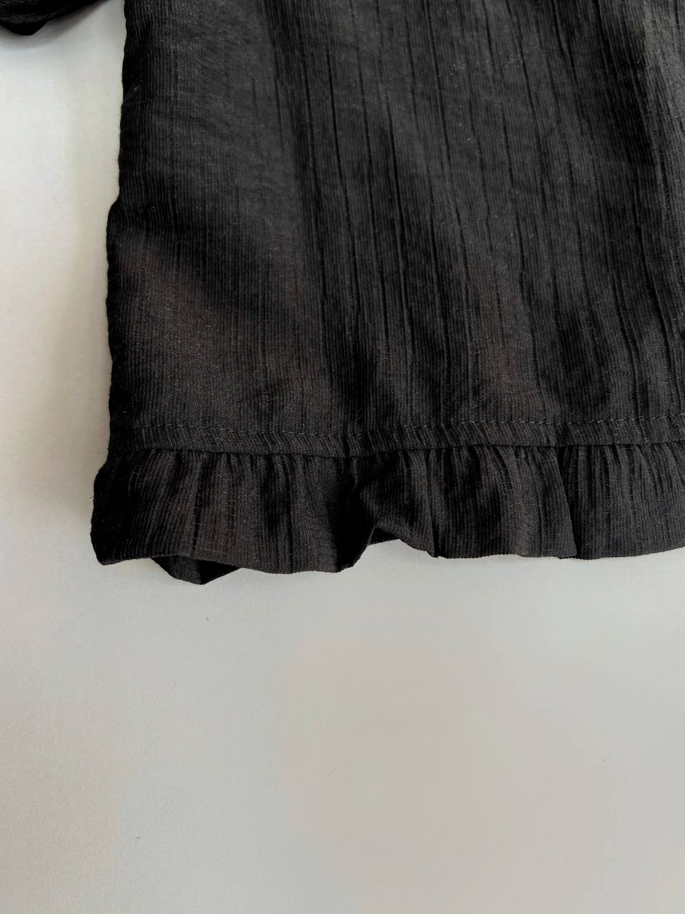 شومیز مشکی پارچه راه راه آستین پف کد 2894