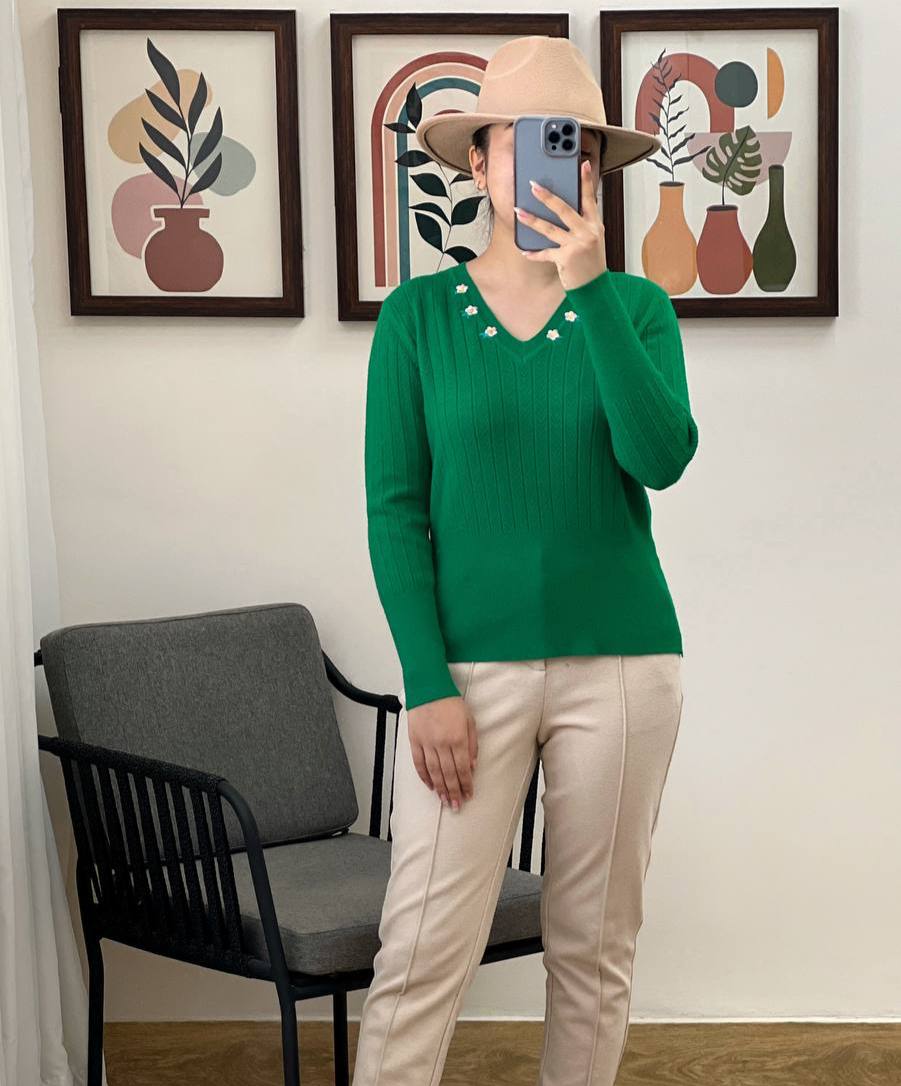 پلیور بافت یقه هفت گلدوزی شده کد 3100