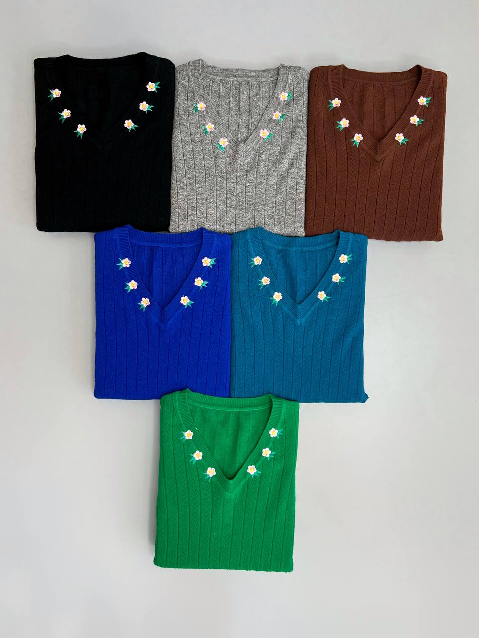 پلیور بافت یقه هفت گلدوزی شده کد 3100