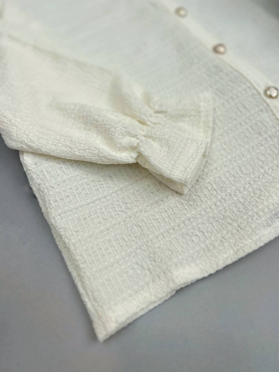 شومیز یقه نگین و مروارید دوزی کد 3416