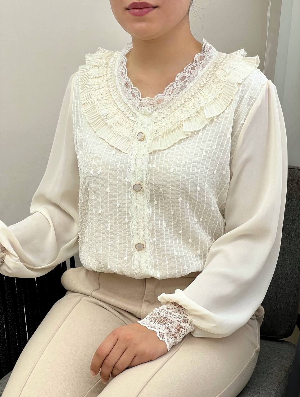 شومیز حریر گل برجسته آستردار کد 3419