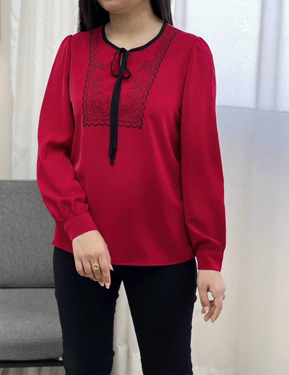 شومیز کرپ جلو گلدوزی کد 3442