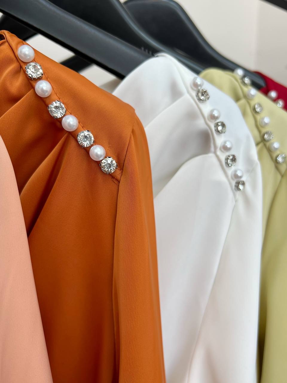 شومیز ساتن یقه افتاده کد 3481