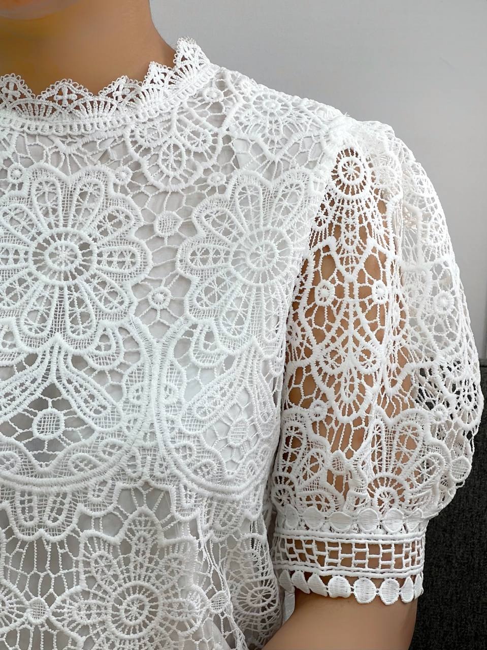 شومیز دانتل عروسکی آستین پف کد 3528