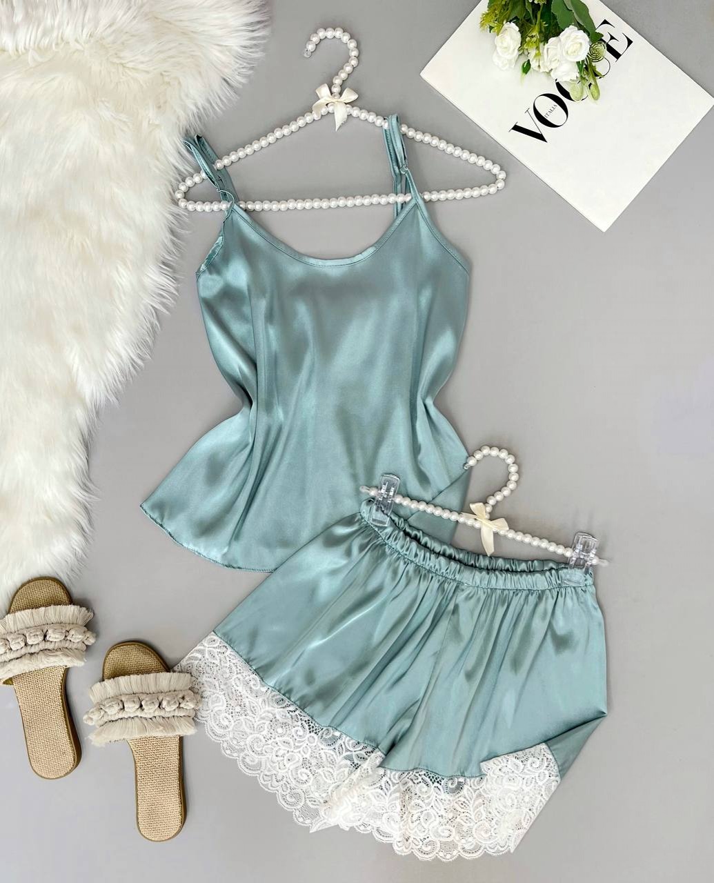 ست تاپ و شلوارک ساتن لبه تور ساده کد 3593