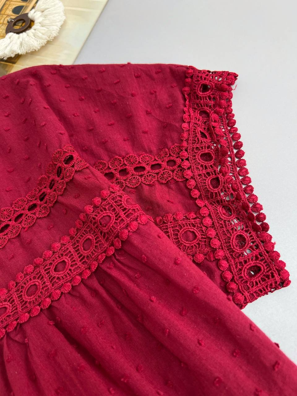 شومیز نخ توپی با نوارای دانتل کد 3614