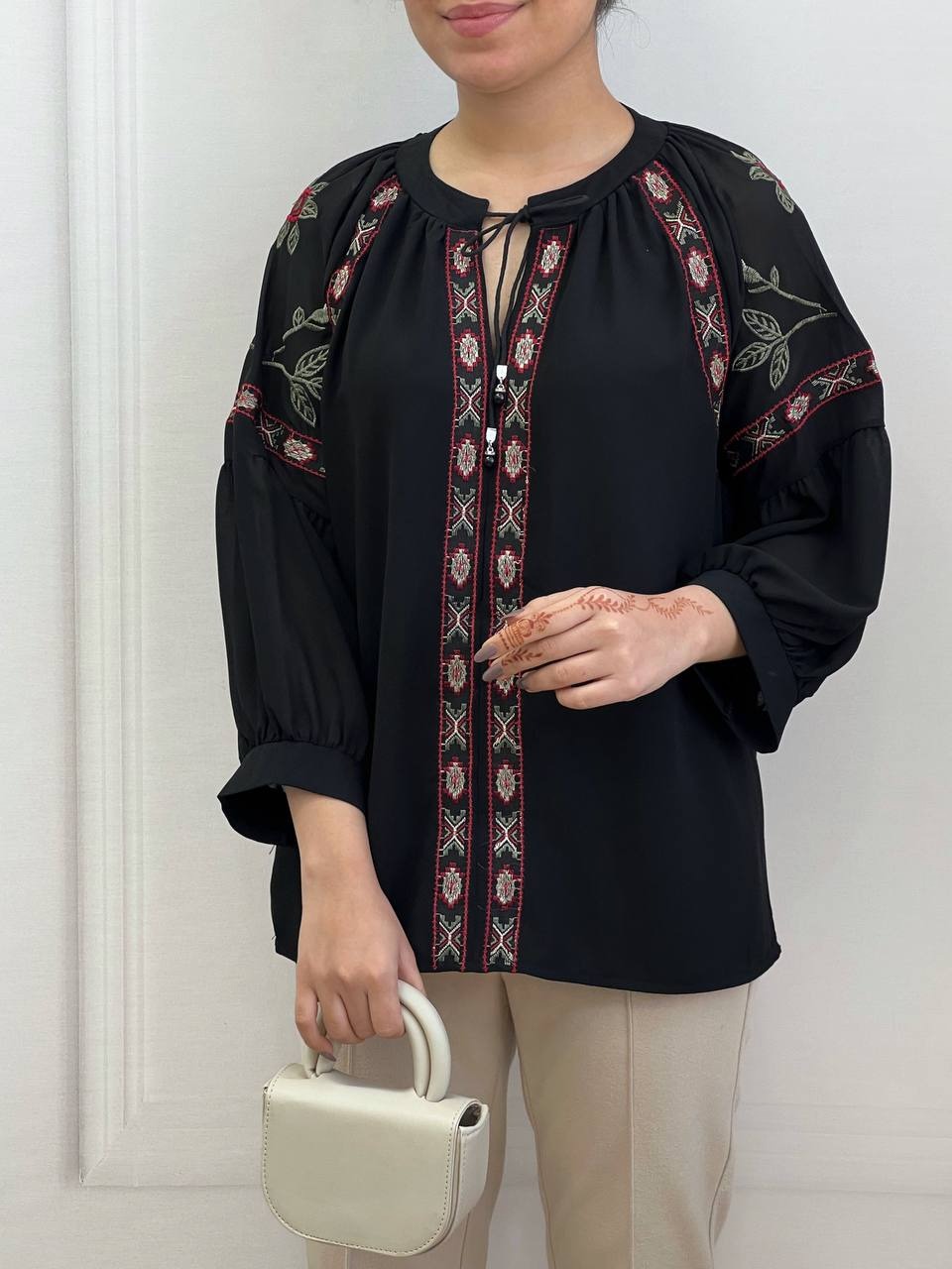 شومیز کرپ حریر گلدوزی شده کد 3621