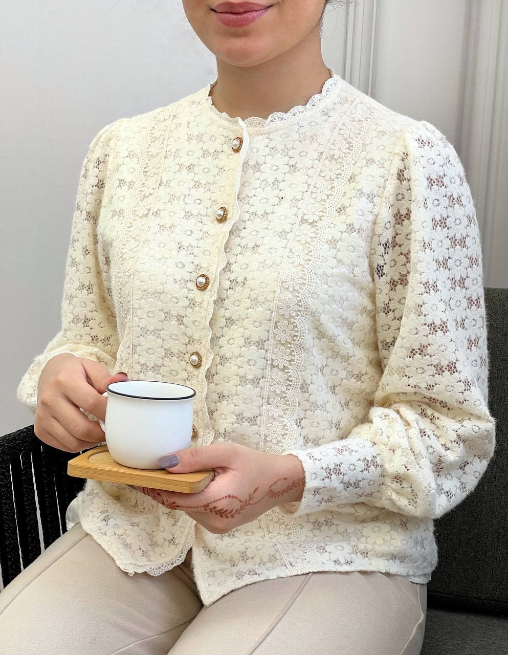 شومیز تمام دانتل آستردار کد 3628