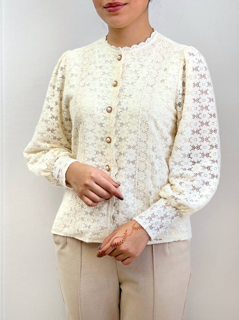 شومیز تمام دانتل آستردار کد 3628