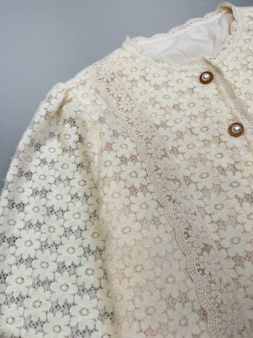 شومیز تمام دانتل آستردار کد 3628