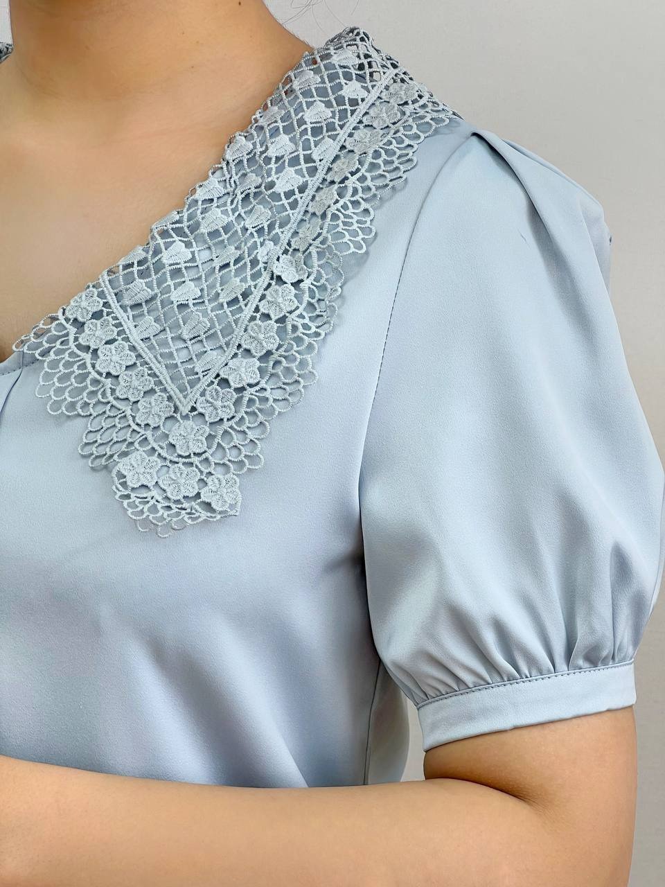 شومیز تکرنگ یقه دانتل کد 3693