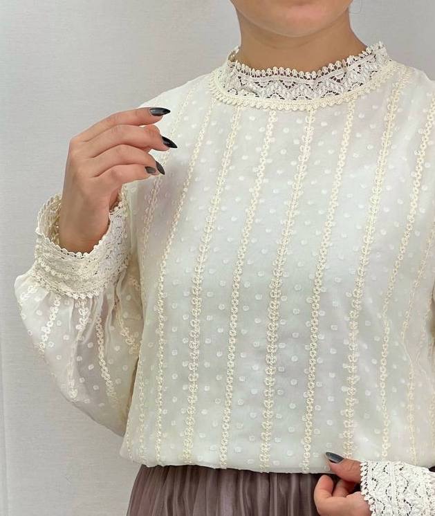 شومیز حریر گلدوزی شده با نوارای دانتل کد 3737