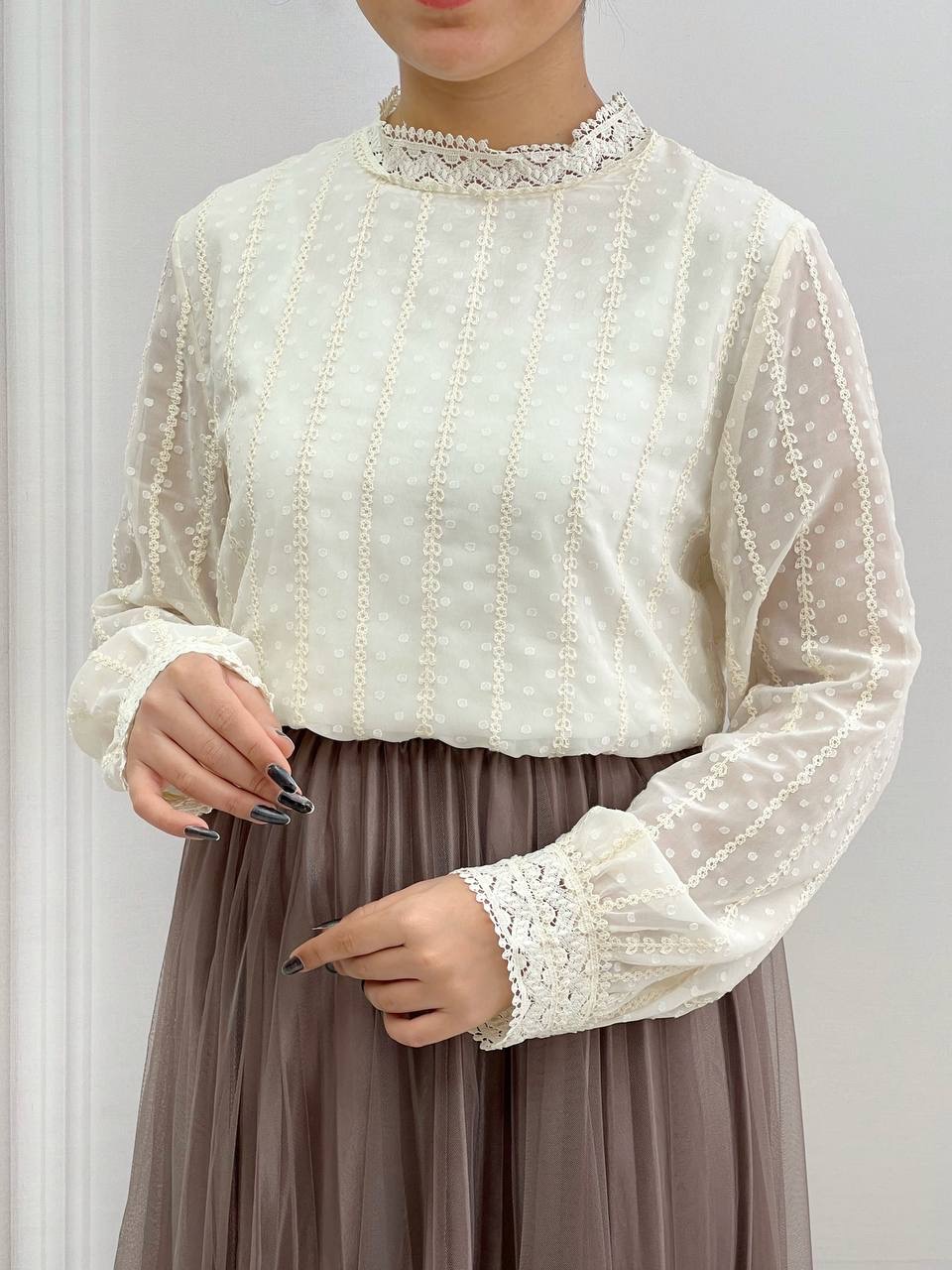 شومیز حریر گلدوزی شده با نوارای دانتل کد 3737