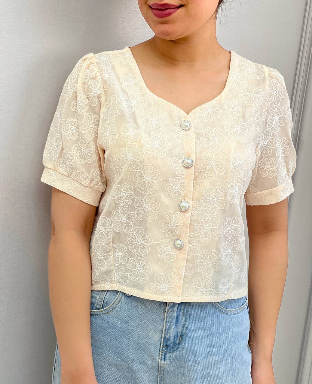 شومیز کراپ تمام گلدوزی کرم کد 3745